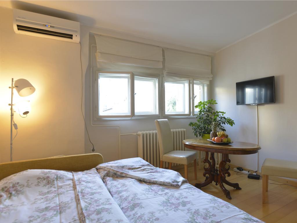 Ferienwohnung Downtown Dell Arte Novi Sad Exterior foto